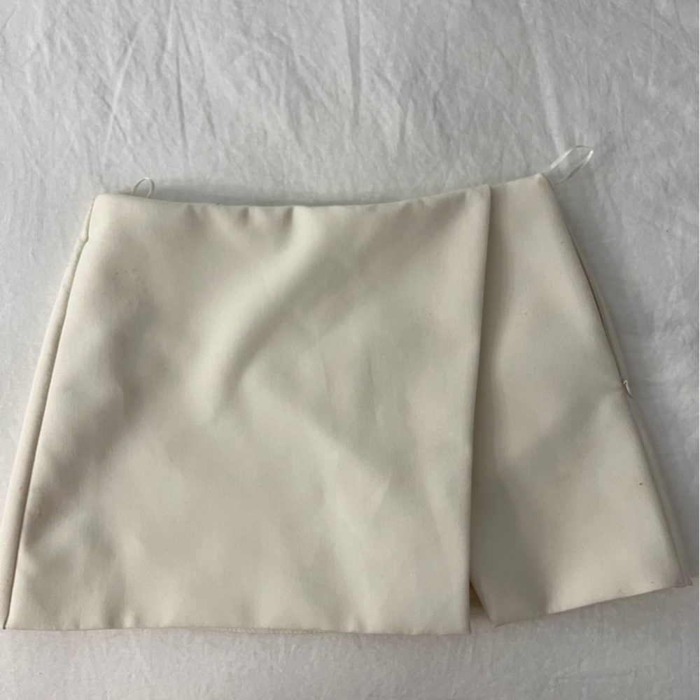Adorable white skort